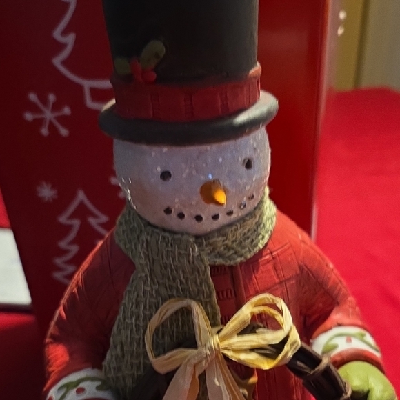 Hallmark Red Snowman with Wreath and Black Hat...in Box...2014 - Picture 3 of 8